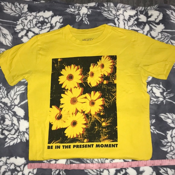 Mighty Fine Tee Target Yellow Daisy T-Shirt - Picture 3 of 9